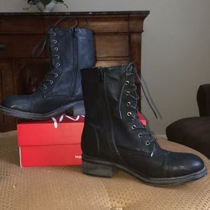 Black combat boots size 7 1/2 *only worn twice*